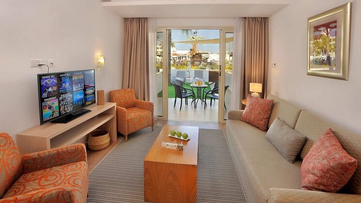 Garden Suite with Private Pool, Pool & Garden View 